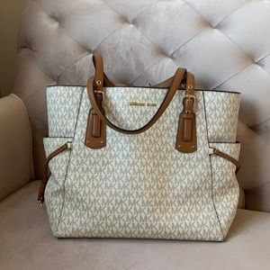 Michael Kors monogram Voyager tote